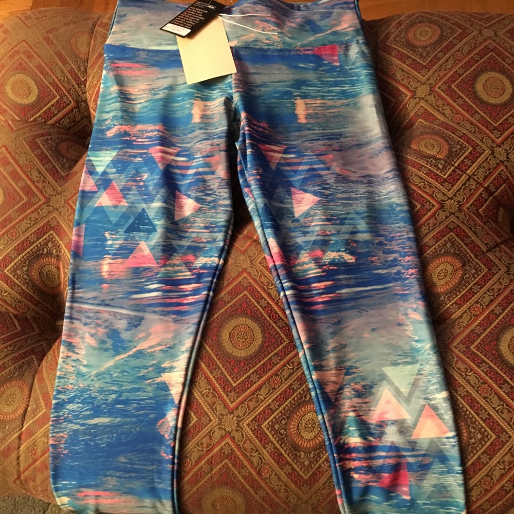 Onzie Capri S/M NWT